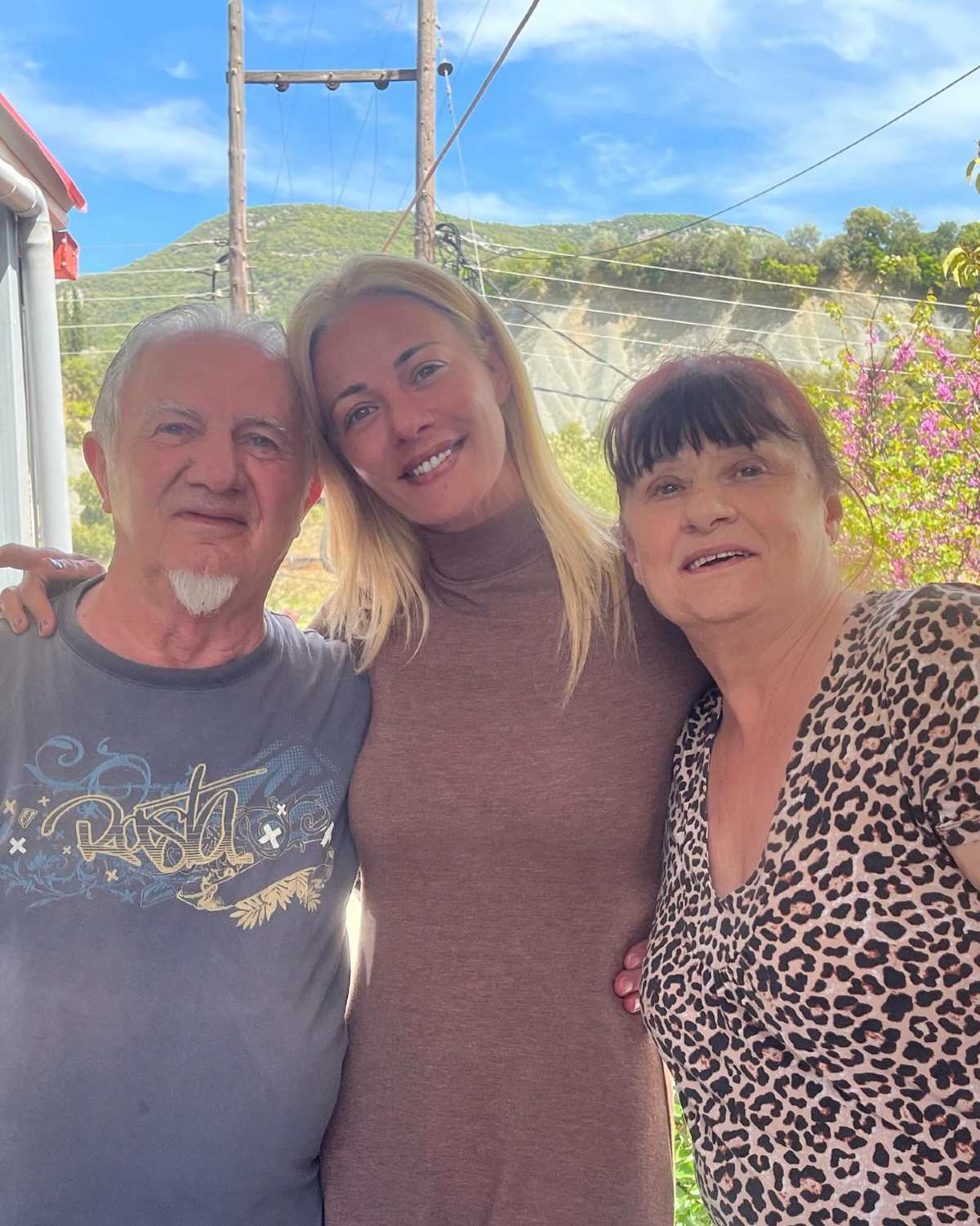 Η ανάρτηση της Ζέτας Μακρυπούλια για το Πάσχα