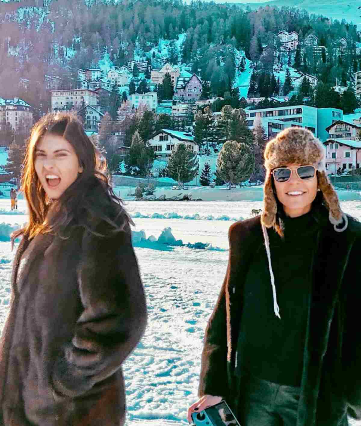 Η Μαρίνα Βερνίκου με την κόρη της, Ντεμίλια