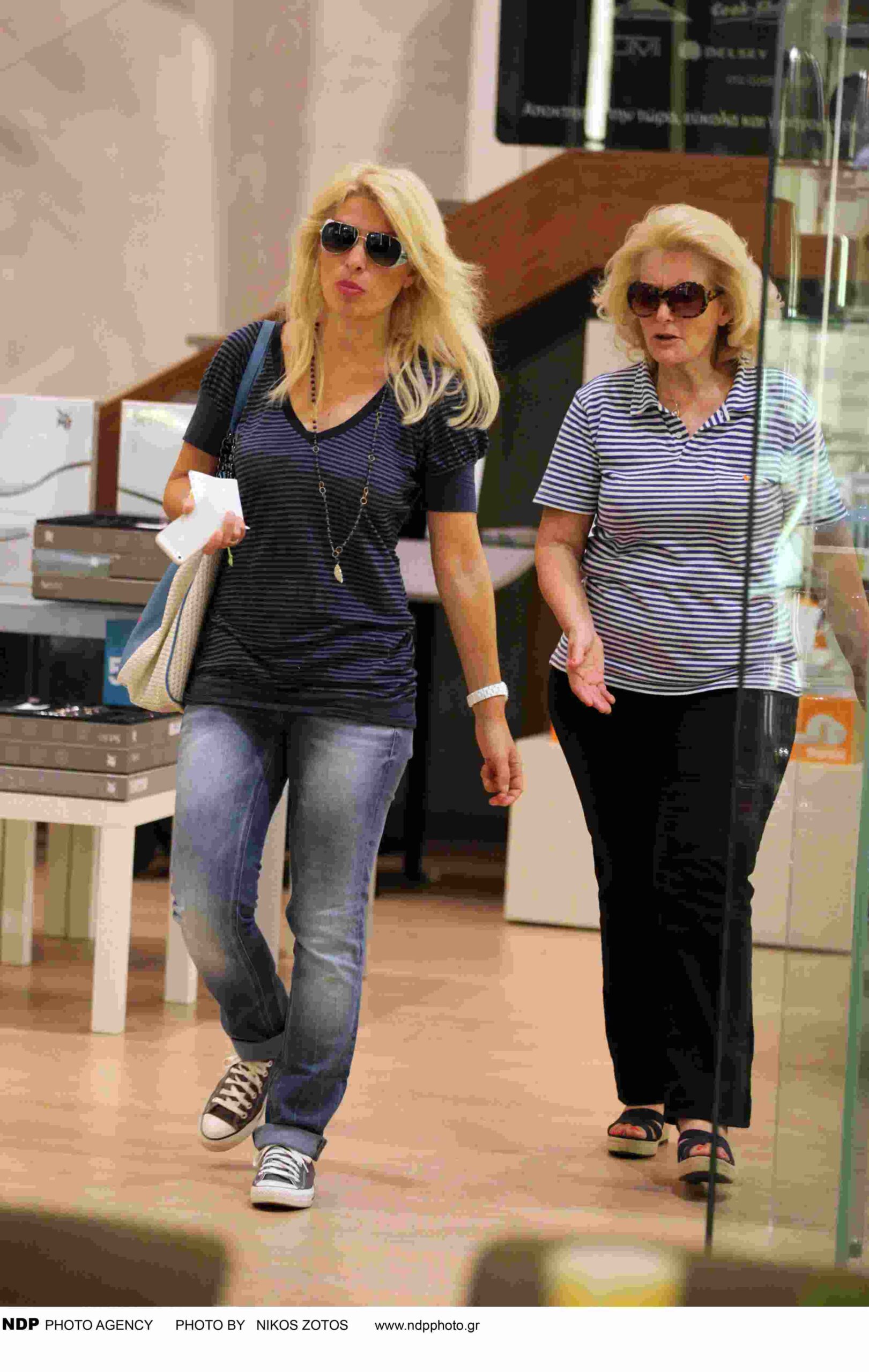 Η Ελένη Μενεγάκη με τη μητέρα της, Ζέτα