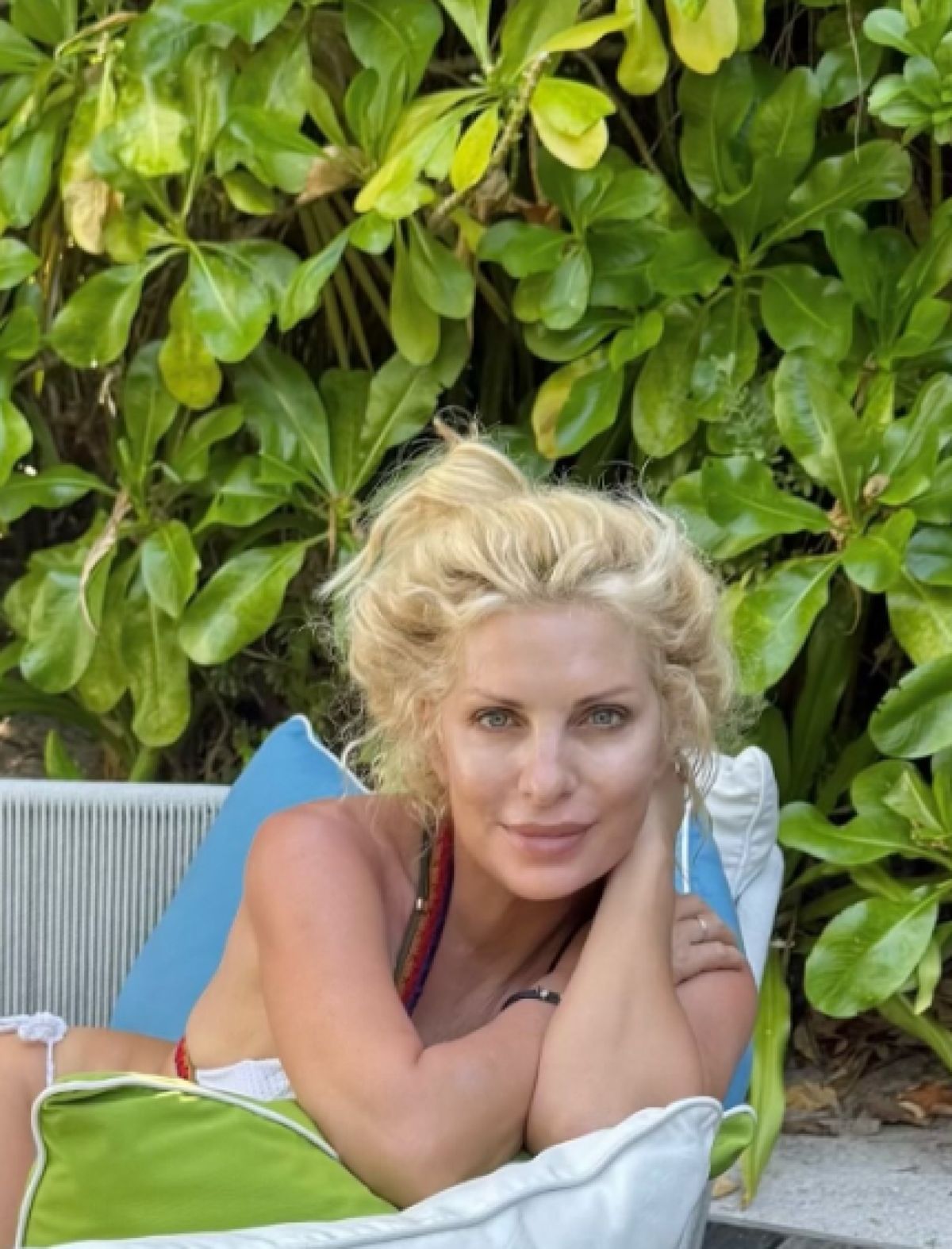 Η Ελένη Μενεγάκη στις διακοπές της με μπικίνι