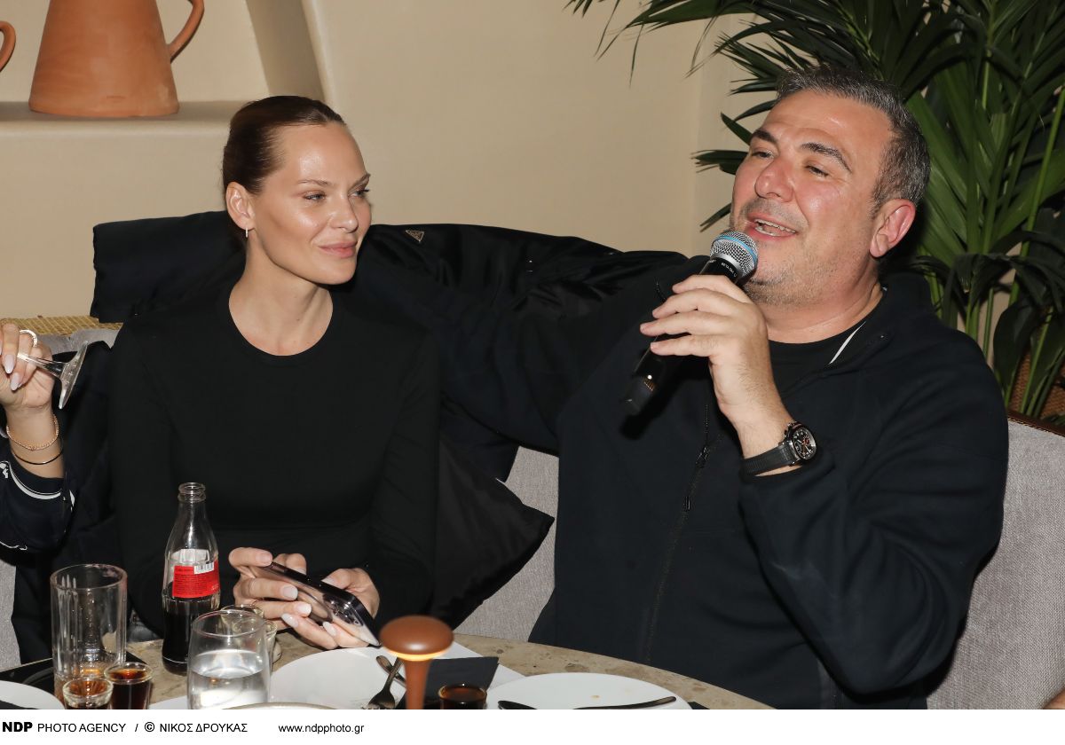 Ο Αντώνης Ρέμος και η Υβόννη Μπόσνιακ σε βραδινή έξοδό τους