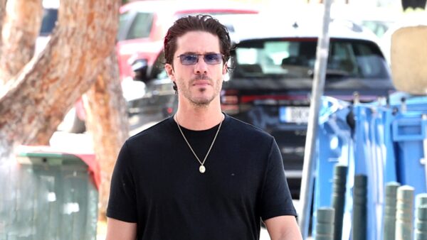 Ο Νίκος Οικονομόπουλος