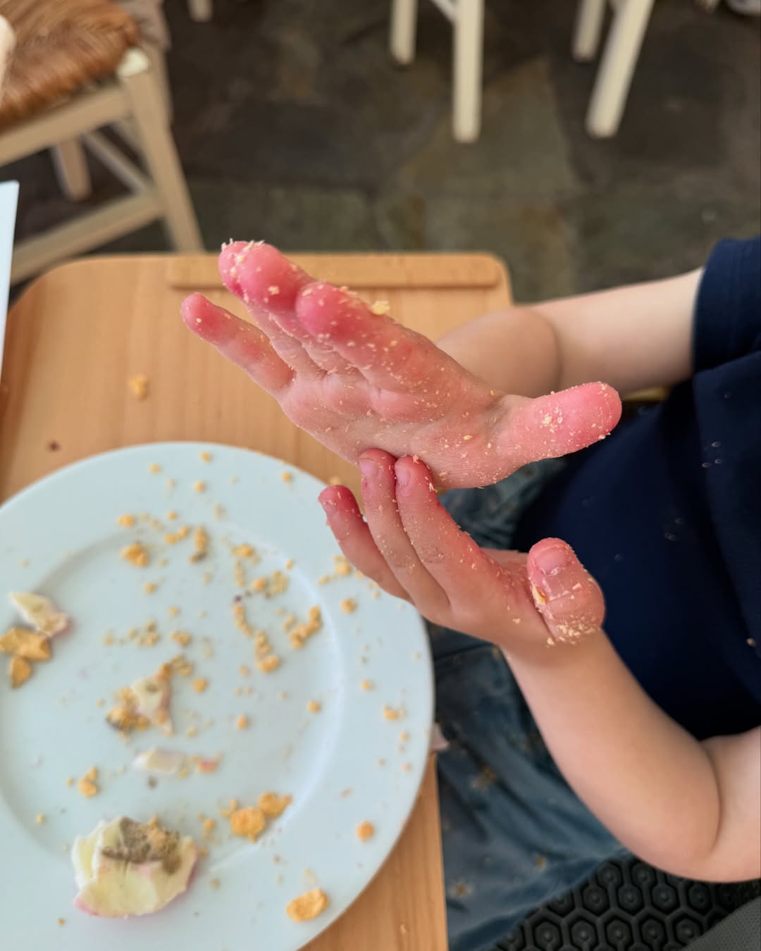 Το παιδί της ντορέττας τρώει