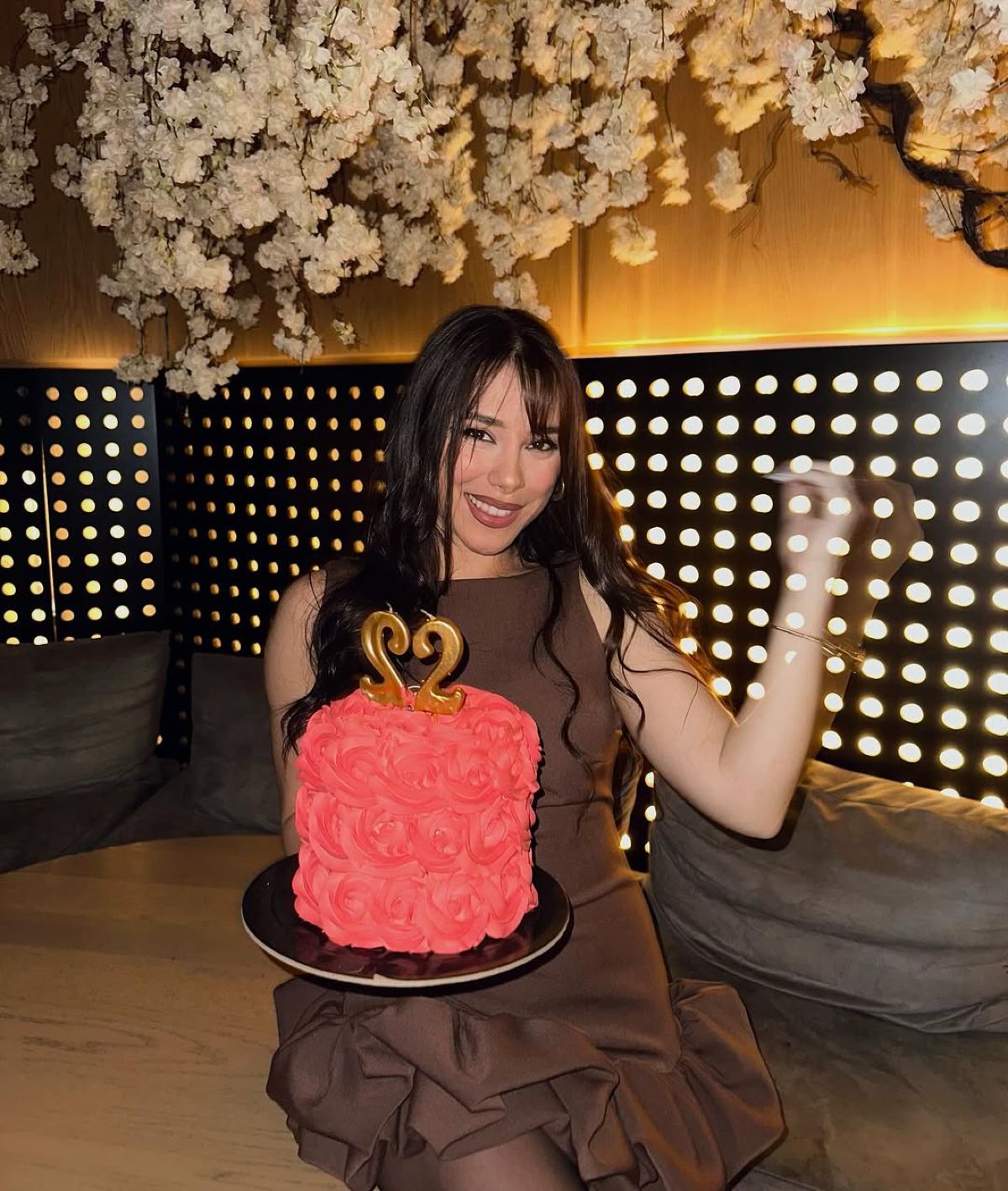 Η Παολίνα με την τούρτα των γενεθλίων της