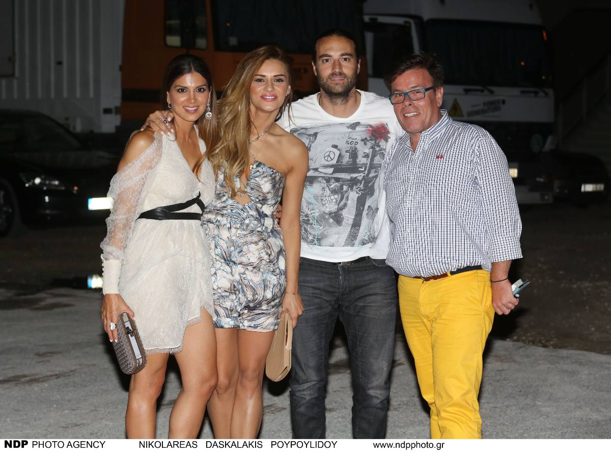 Ο Παπανώτας και η ομάδα του Happy Day