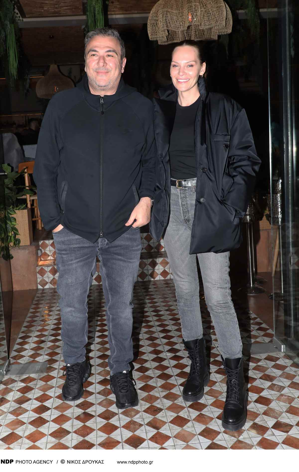 Ο Αντώνης Ρέμος και η Υβόννη Μπόσνιακ σε βραδινή έξοδό τους