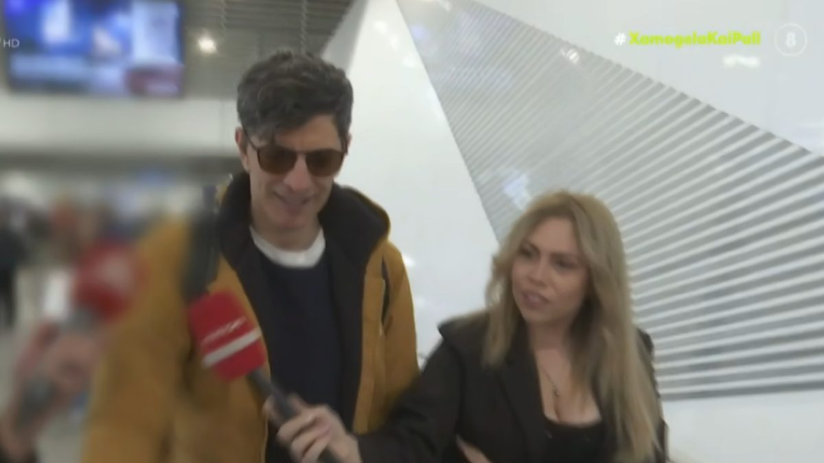 Ο Σάκης Ρουβάς στο αεροδρόμιο