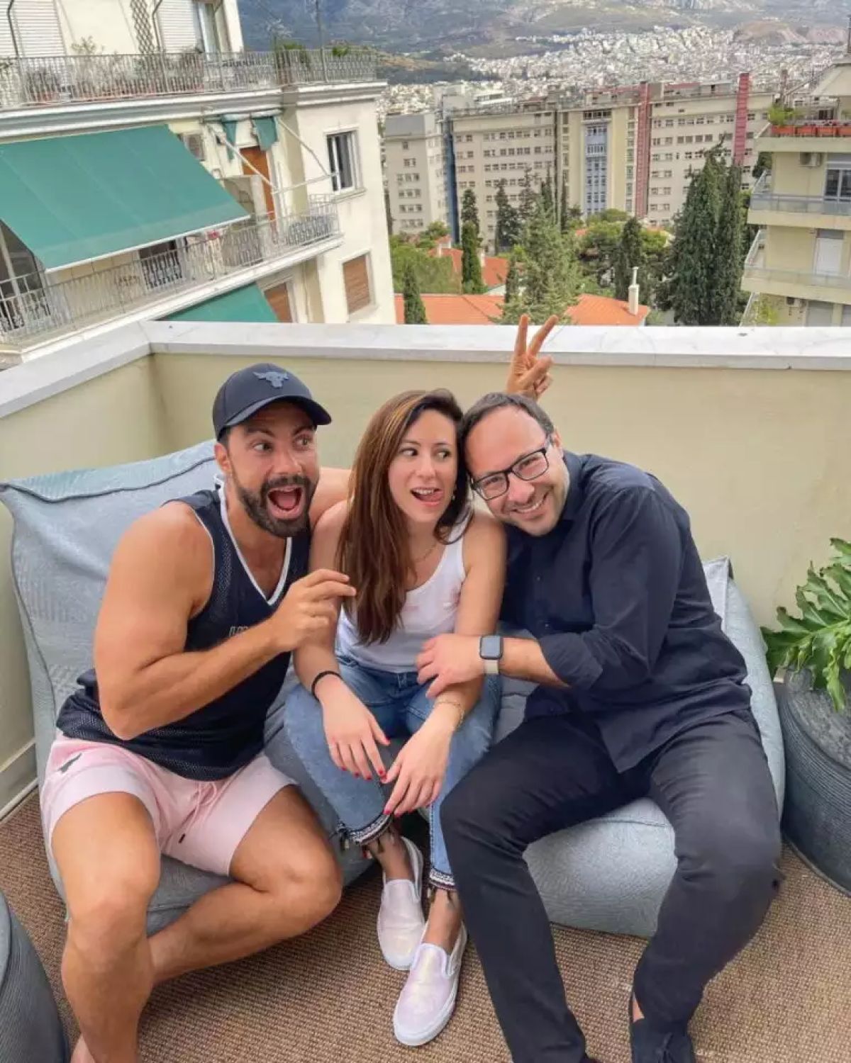 Ο σάκης τανιμανίδης και αδέρφια του