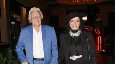 Η Ζωζώ Σαπουντζάκη με τον σύντροφό της