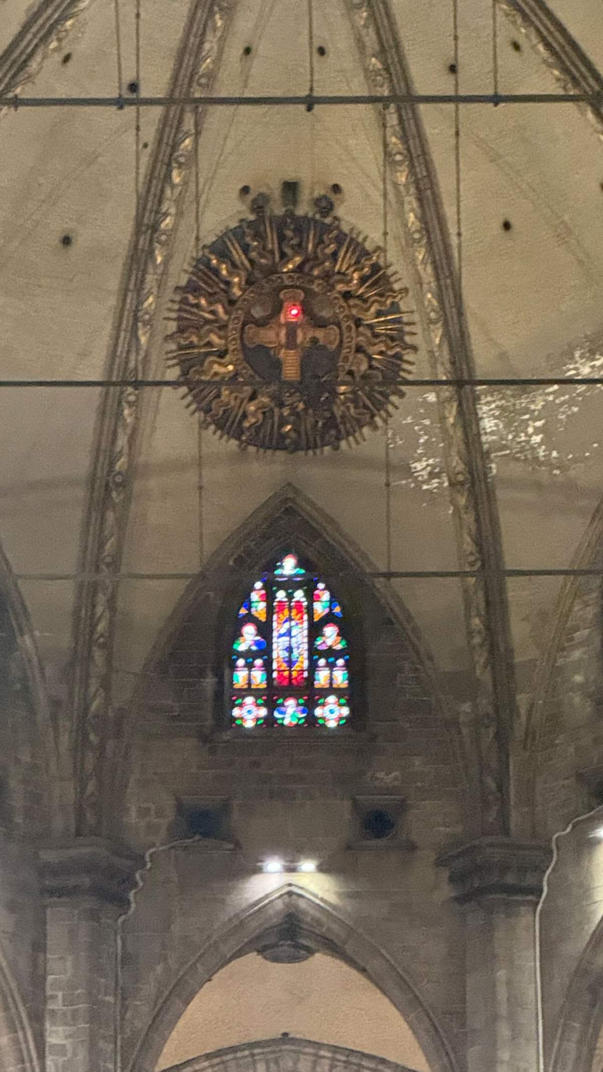 ανάρτηση της Σκορδά σε εκκλησία 