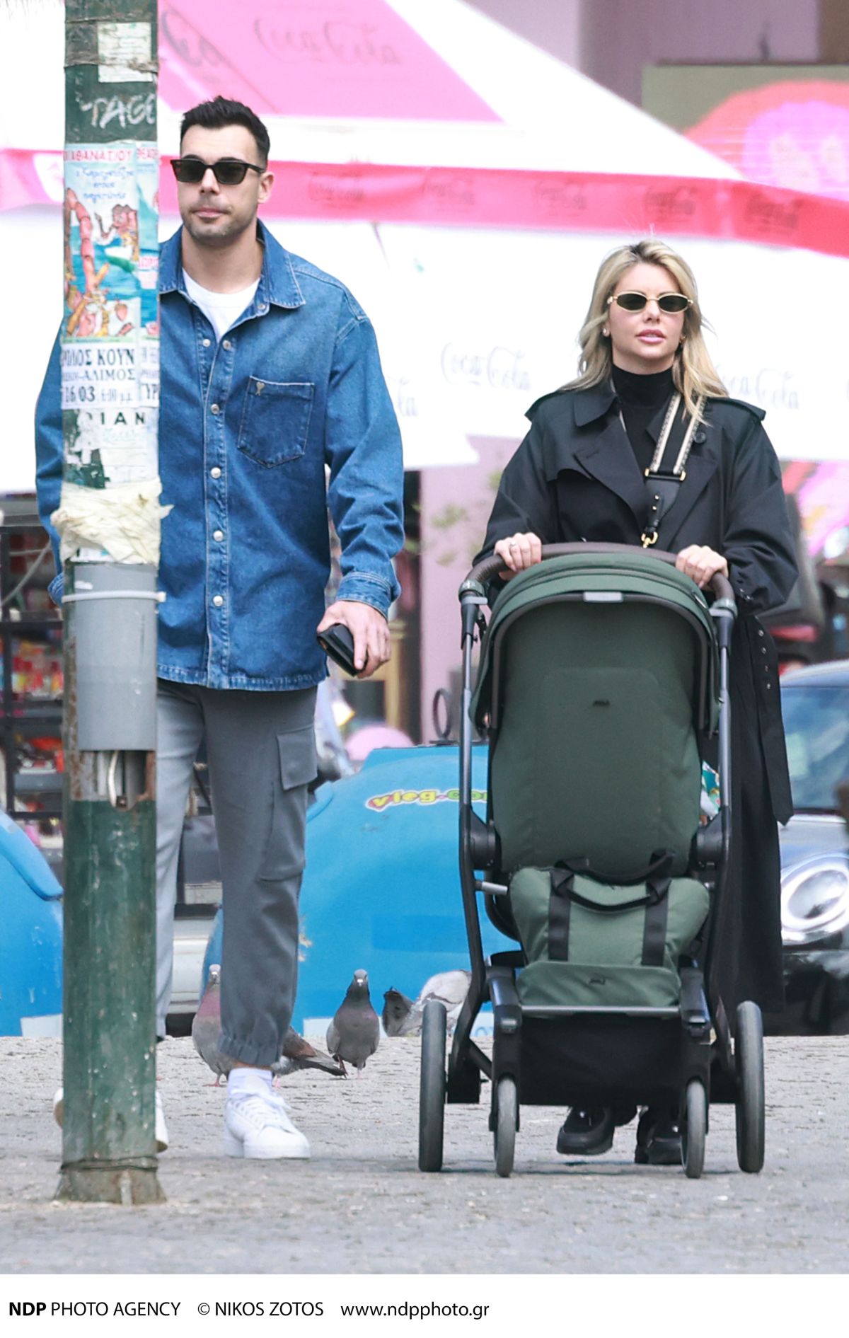 Ο Κώστας Σλούκας, η Μαρία Δαρσινού και το μωρό τους