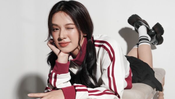 The soccer mom trend από κορίτσι με αθλητικά