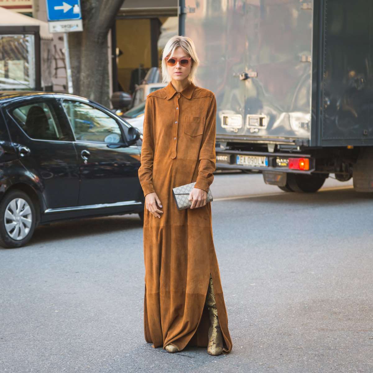 Σουέτ καφέ φόρεμα