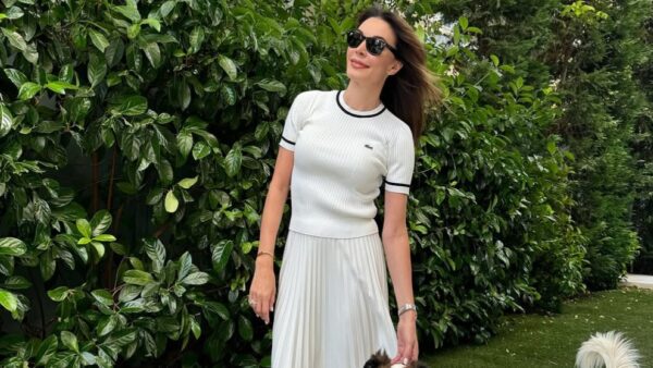 H Τατιάνα Στεφανίδου με λευκό σύνολο