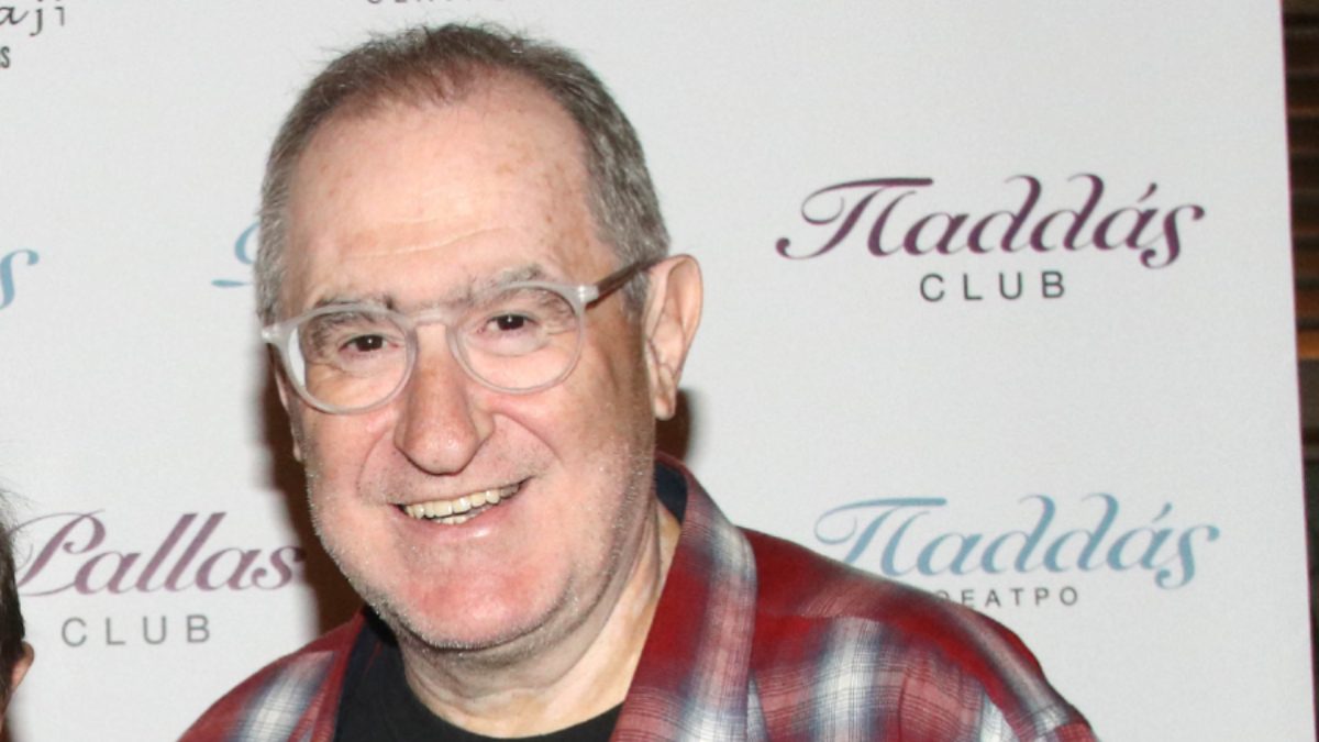 Ο Θοδωρής Ρωμανίδης ποζάρει στην κάμερα