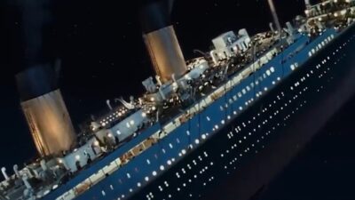 Τιτανικός την ώρα που βυθίζεται