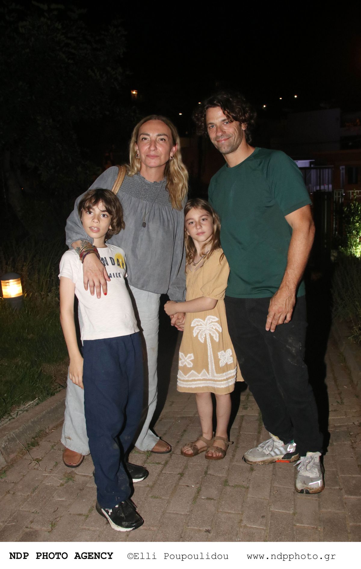Ο Τότσικας και η Ρέβη με τα παιδιά τους