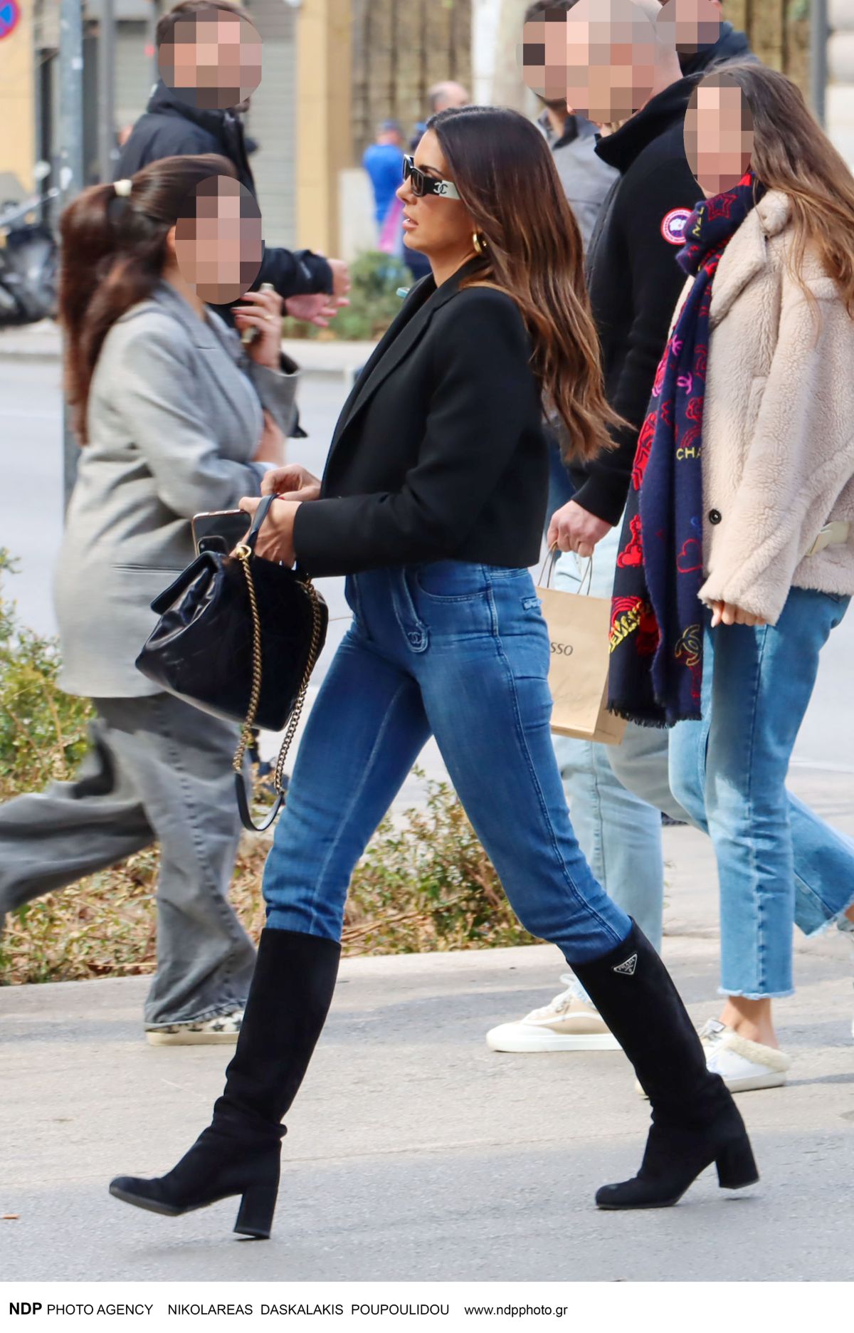 Η Σταματίνα Τσιμτσιλή στο κέντρο της Αθήνας για βόλτα