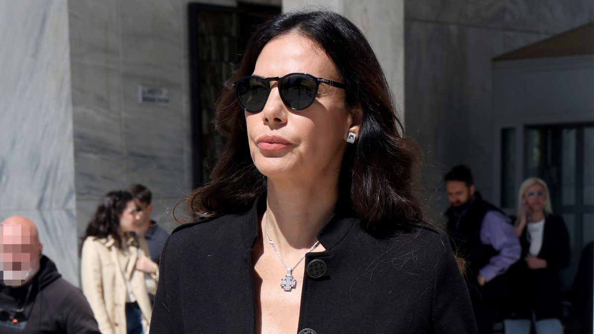 Η Εύη Βατίδου στο μνημόσυνο του Αλέξη Κούγια