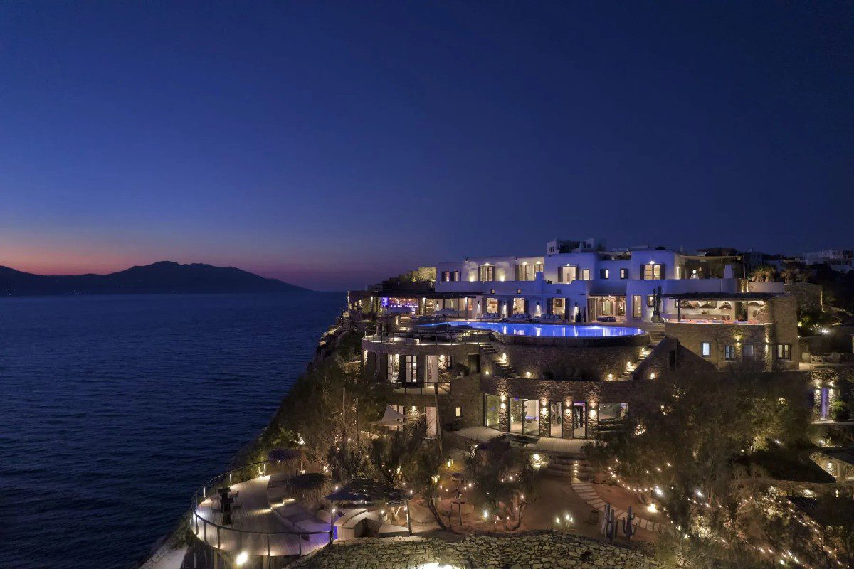 Η βίλα του Πέτρου Κωστόπουλου στην Μύκονο