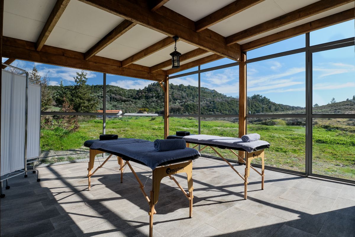 Mythical Coast Wellness Retreat: Πασχαλινή απόδραση πολυτέλειας στη Μυτιλήνη