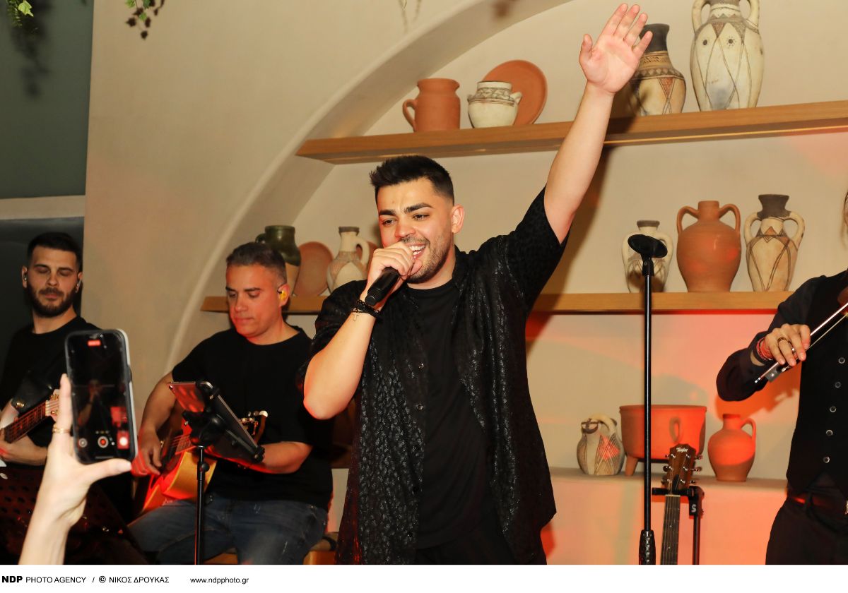 Ο Χρήστος Σαντικάι σε live του