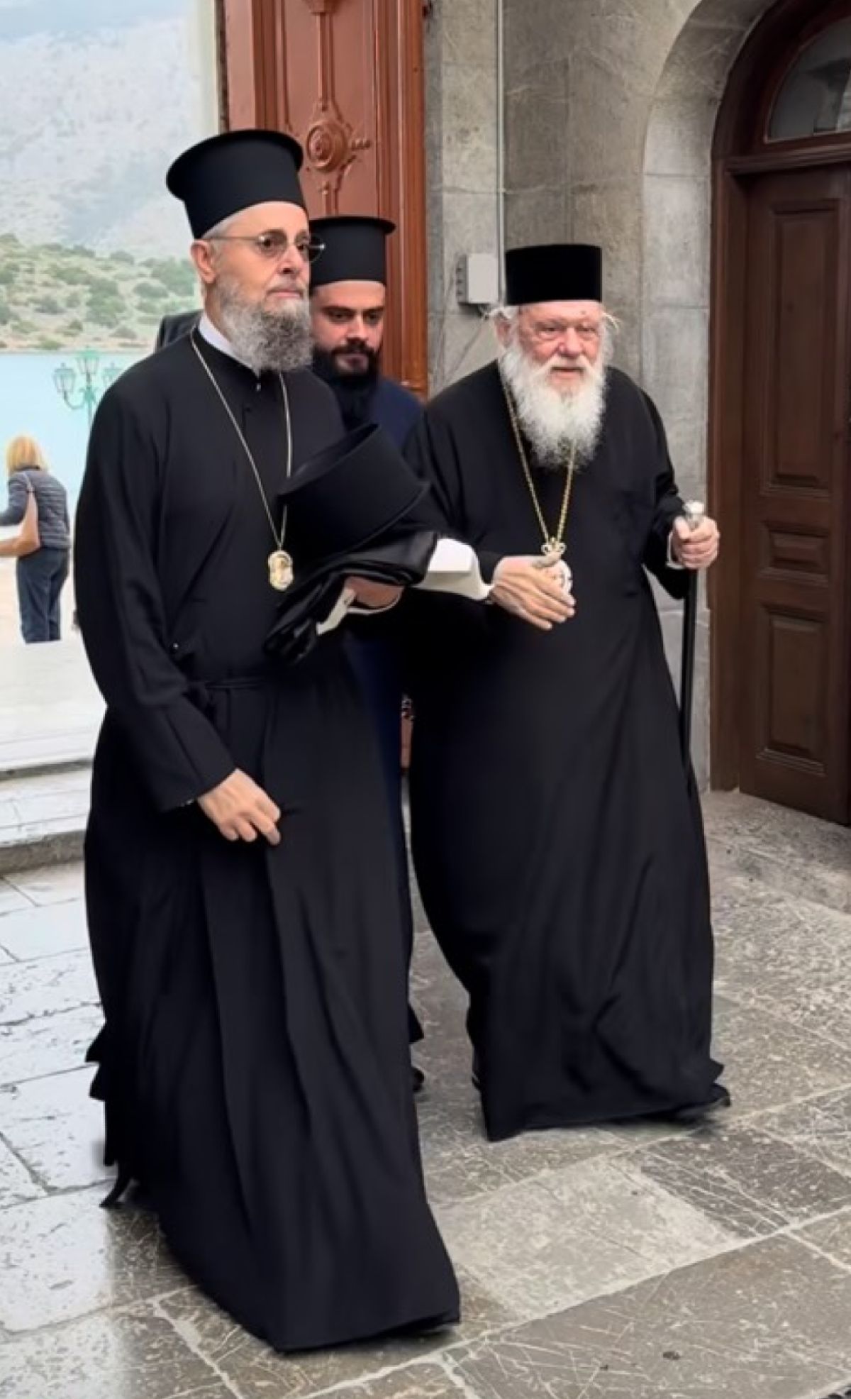 Ο Αρχιεπίσκοπος Ιερώνυμος φτάνει στον Ιερό Ναό