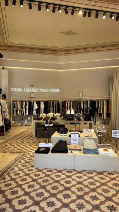 το κατάστημα ρούχων Ben Tailor