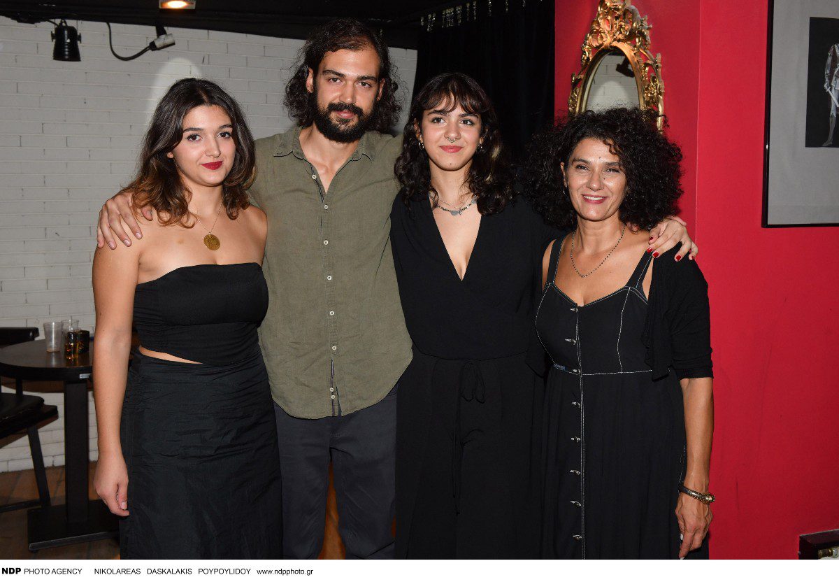 Από αριστερά: Ηλέκτρα, Αλέξανδρος και Μάγια Καζάκου, Τζένη Κόλλια