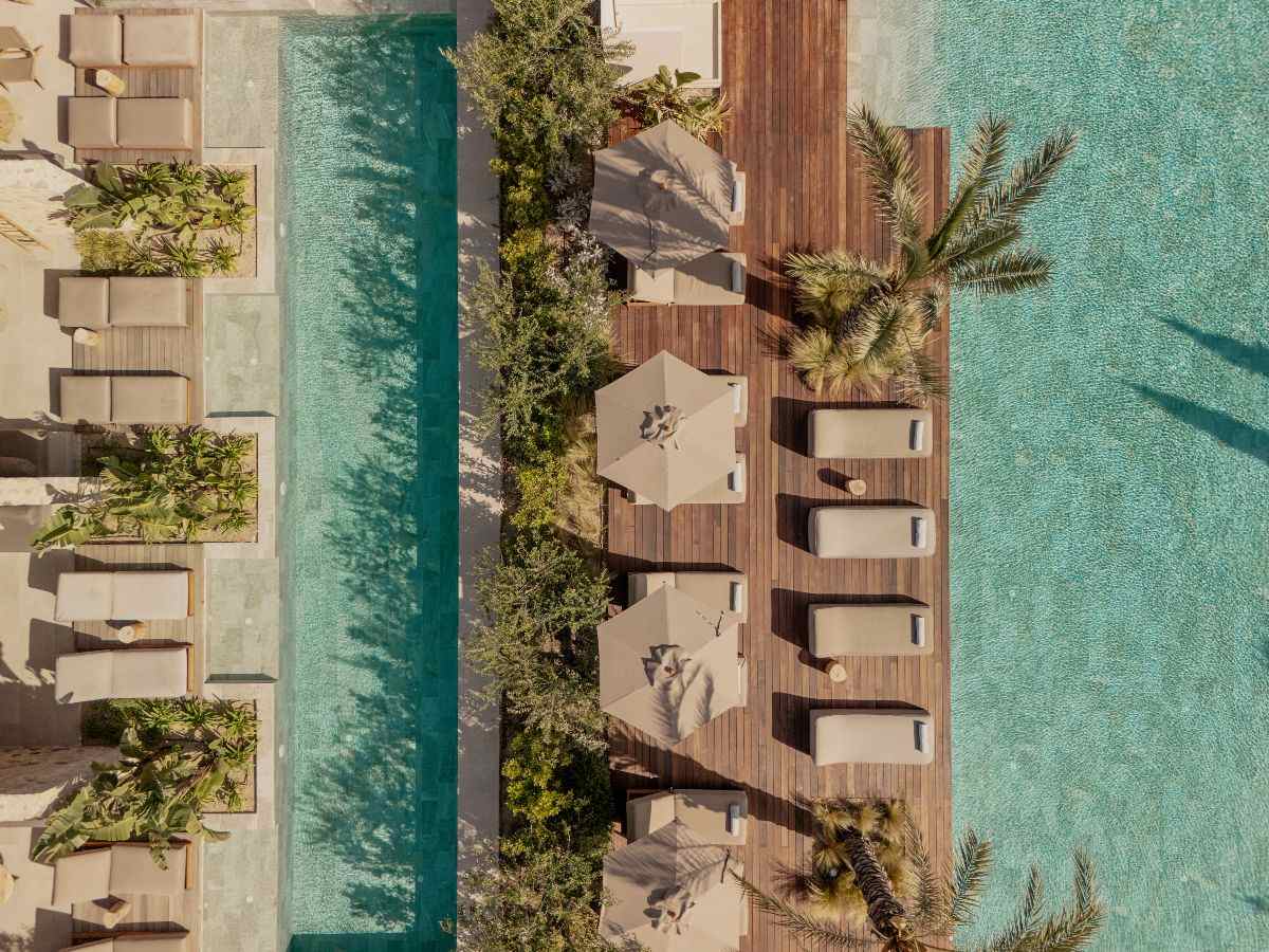 Το Theros Suite από ψηλά