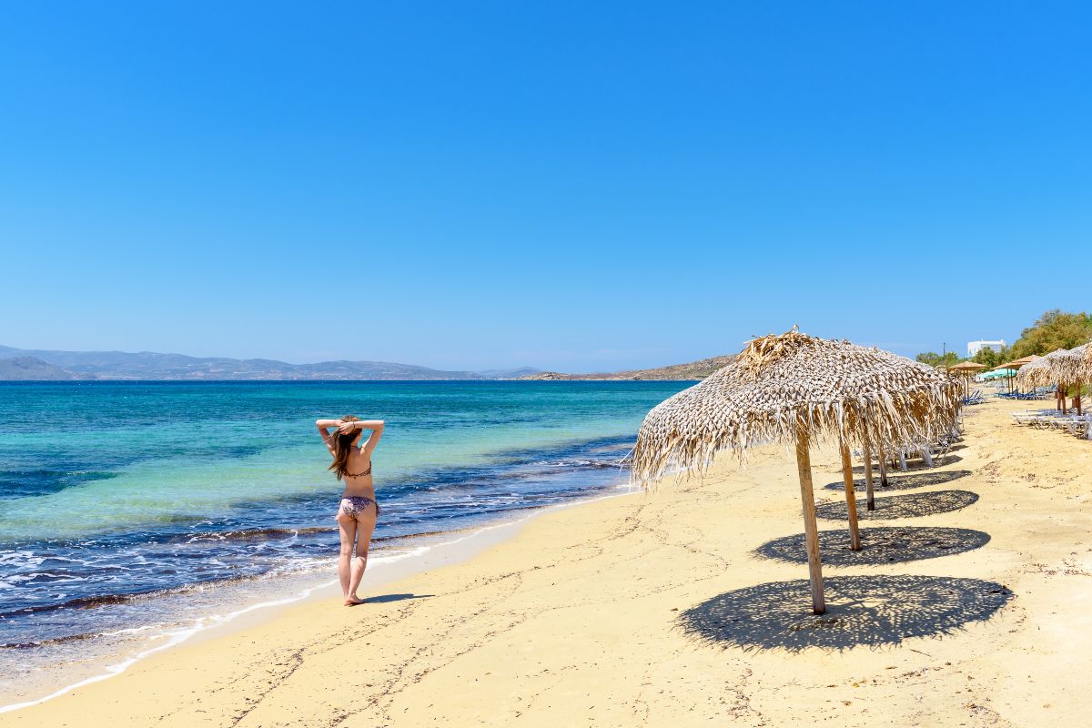 Στην παραλία της Αγίας Άννας