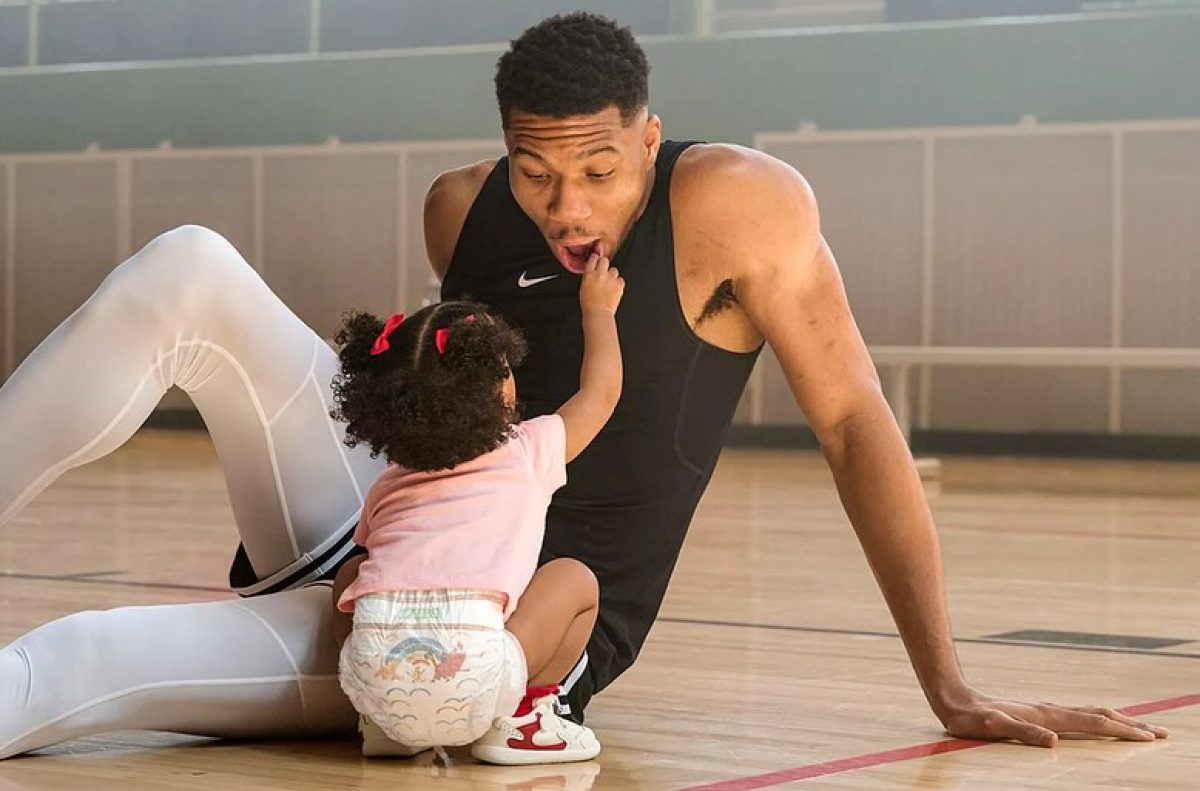 Γιάννης Αντετοκούνμπο: Η τρυφερή ανάρτηση με την μεγάλη του κόρη στο γήπεδο - Οι αγκαλιές και τα χάδια τους