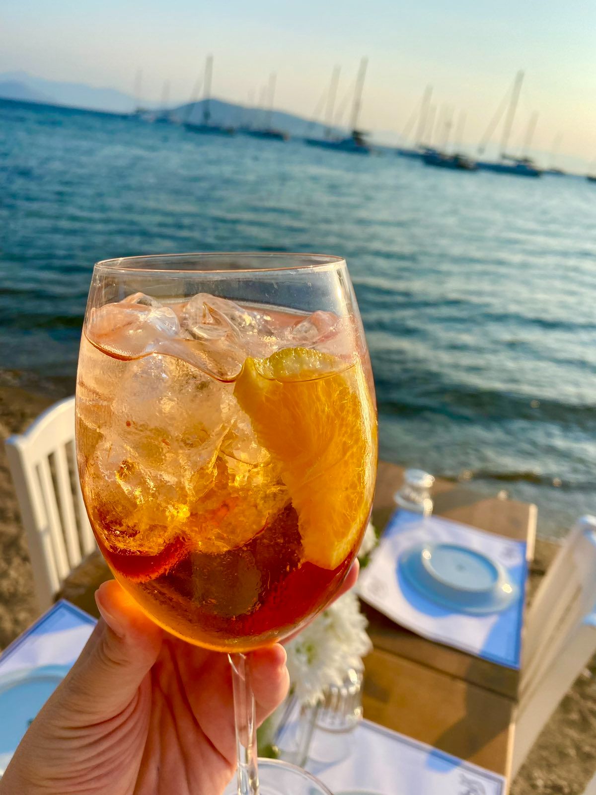 Aperol με θεά τη θάλασσα