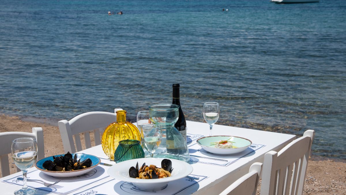 Υψηλή γαστρονομία εκεί που σκάει το κύμα