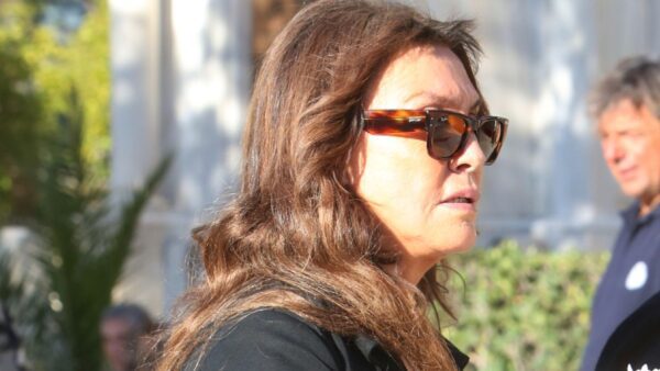 Η Βάνα Μπάρμπα στη κηδεία Κώστα Σημίτη