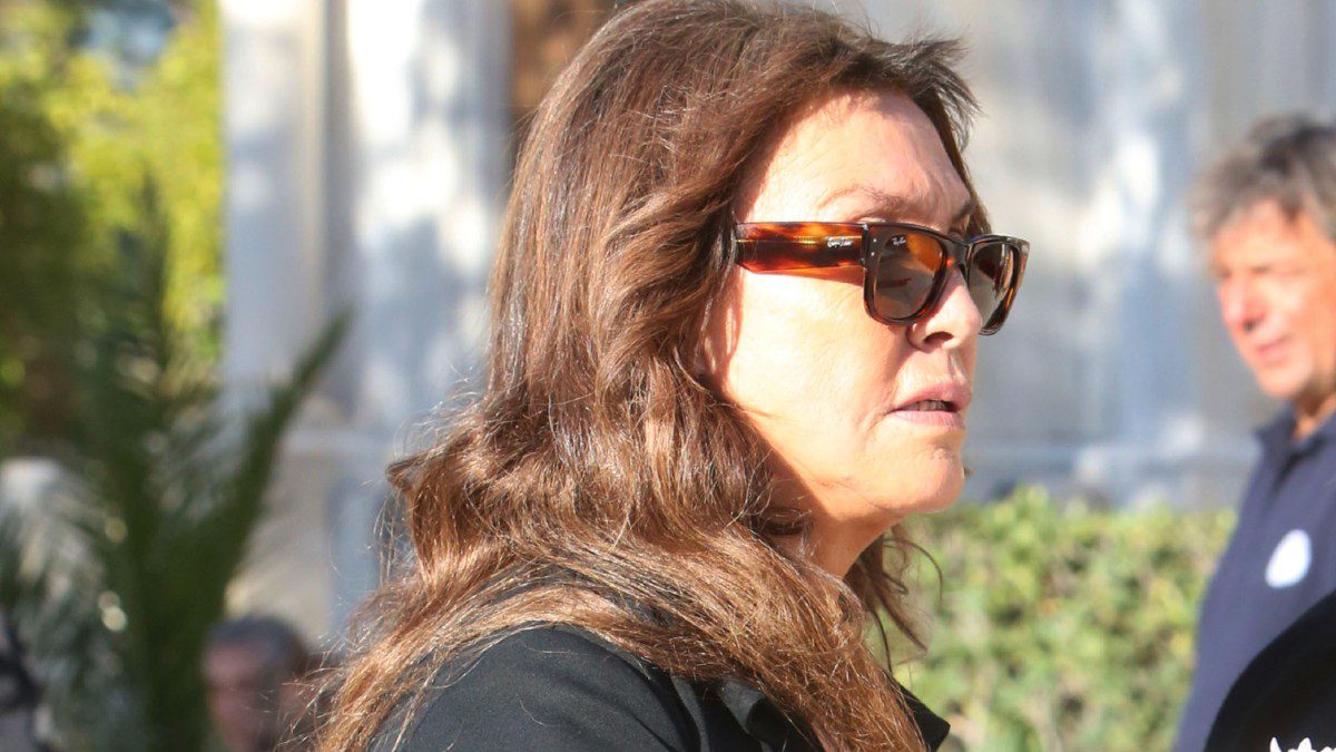 Η Βάνα Μπάρμπα στη κηδεία Κώστα Σημίτη