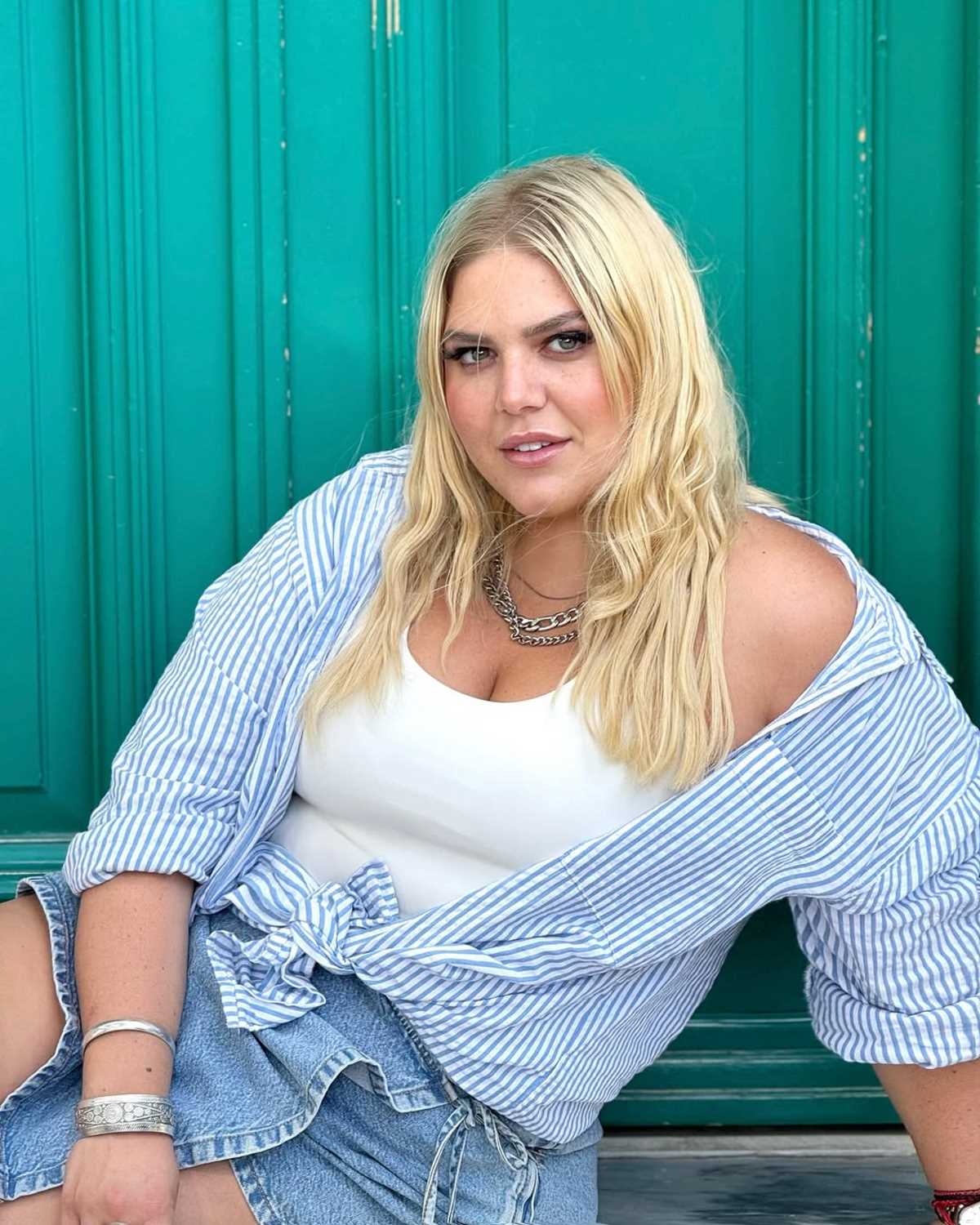 Η Δανάη Μπάρκα σε βόλτα