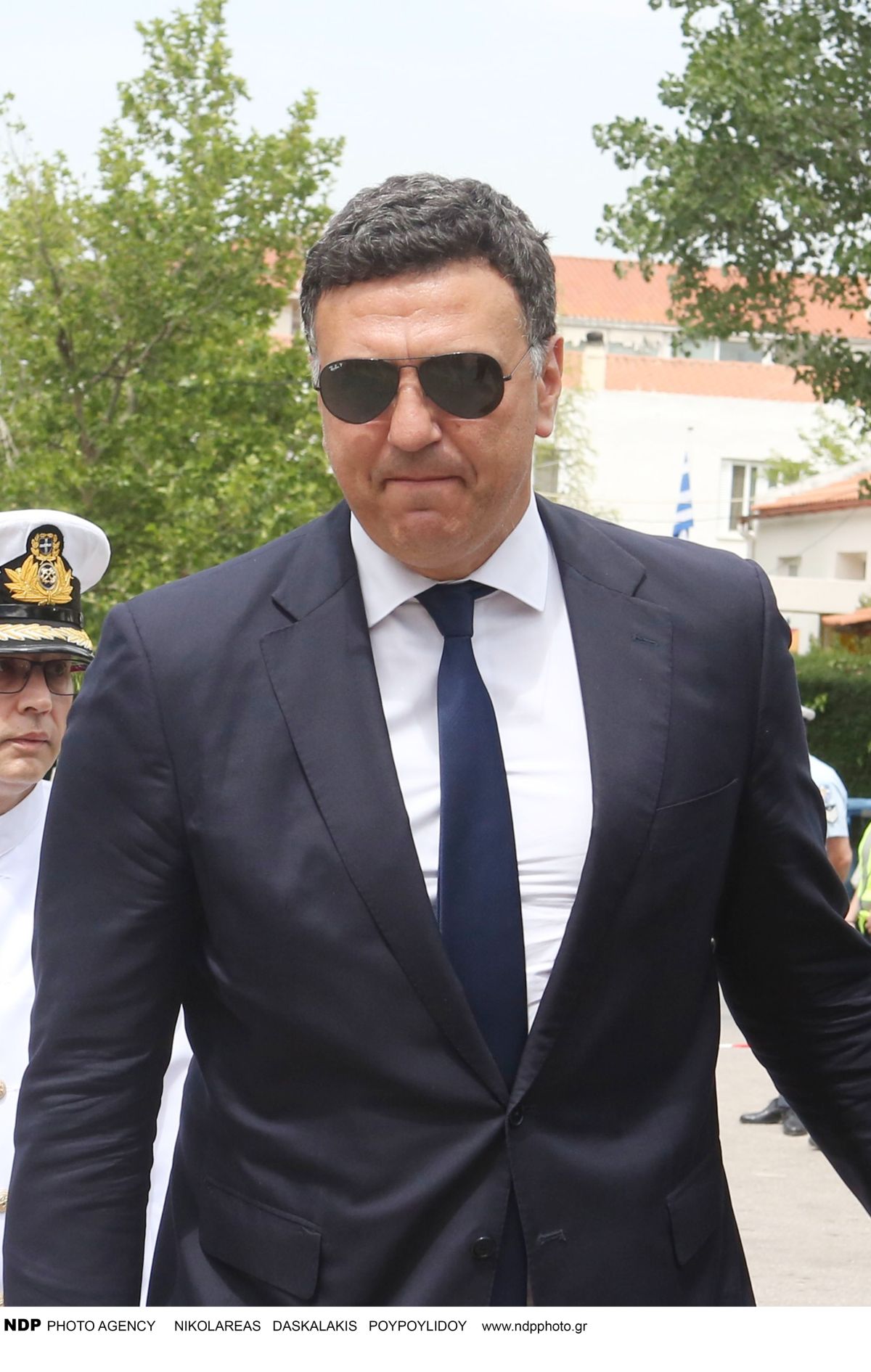 Ο Βασίλης Κικίλιας στην κηδεία του Πέτρου Μολυβιάτη