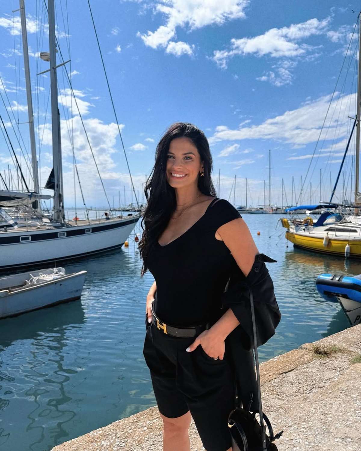 Mε βερμούδα στη Θεσσαλονίκη η Χριστίνα Μπόμπα