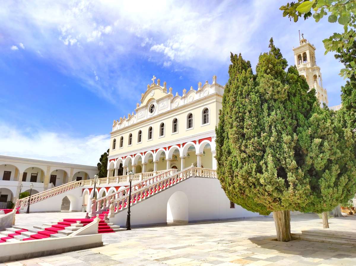 H Ευαγγελίστρια στην Τήνο