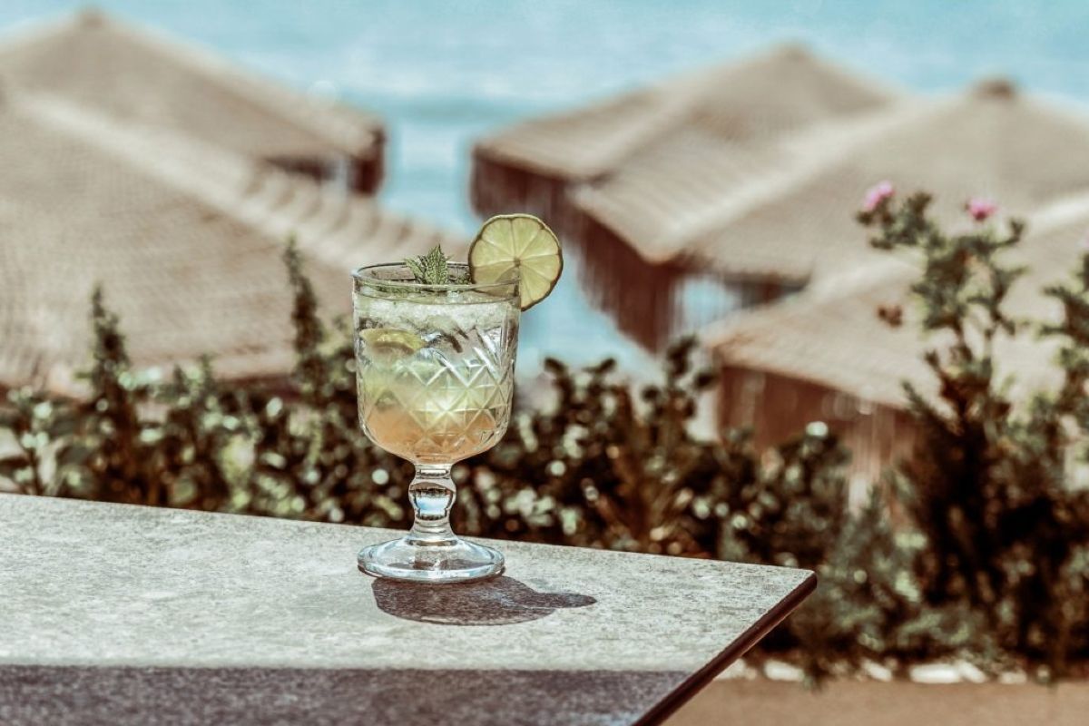 Κοκτέιλ με θέα τη θάλασσα