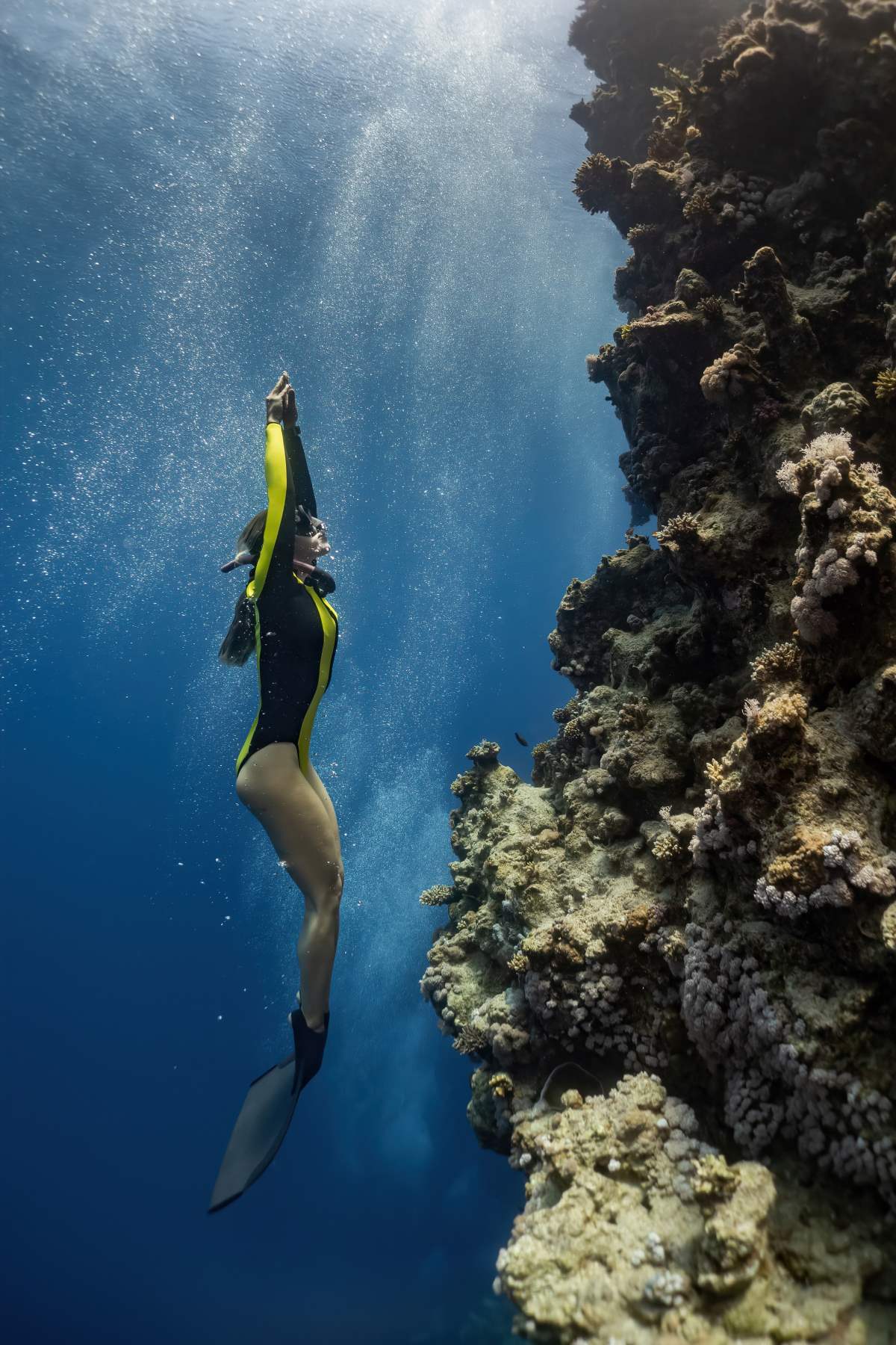 γυναίκα κάνει κατάδυση