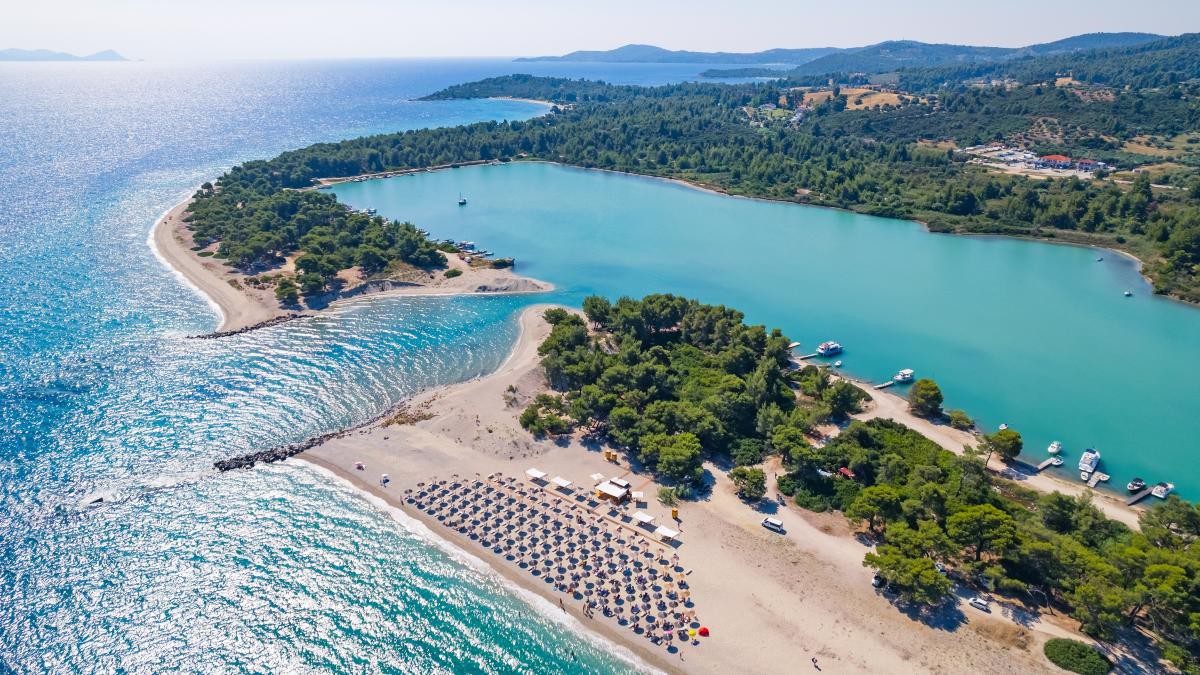 Η παραλία της λιμνοθάλασσας του Γλαρόκαβου