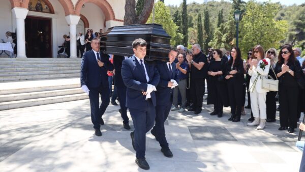 Το φέρετρο του Νίκου Γαλανού