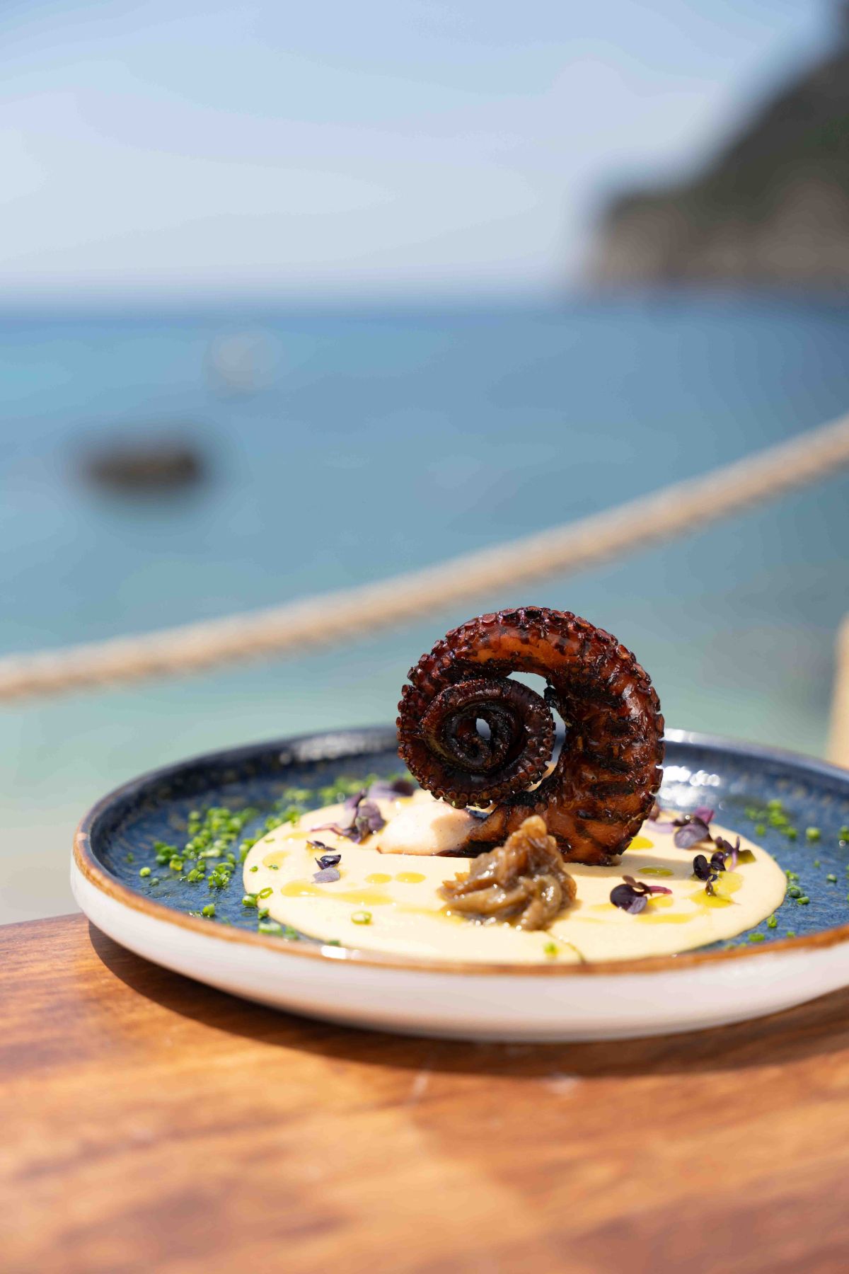 Η ιδανική τοποθεσία για καλοκαιρινές αναμνήσεις: Akron Beach Bar Restaurant