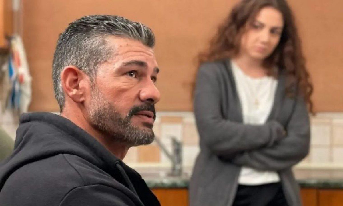 Η γη της ελιάς Αποστόλης Άννα