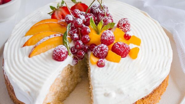 Γλυκό με φρούτα εποχής