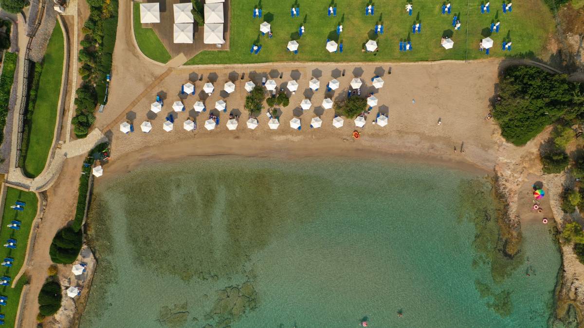 Η παραλία Χηνίτσα στο Πόρτο Χέλι