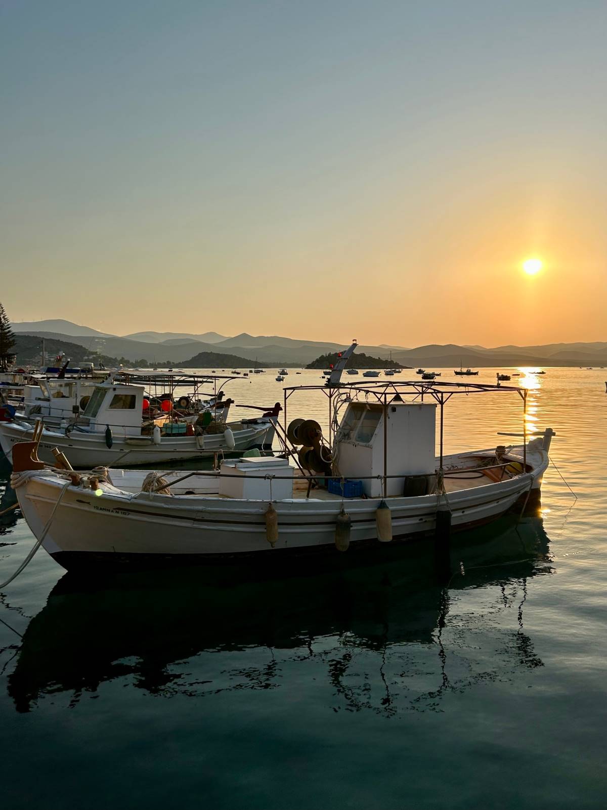 ηλιοβασίλεμα Τολό