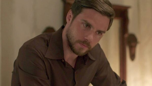 Ο Παύλος στη σειρά Παραλία